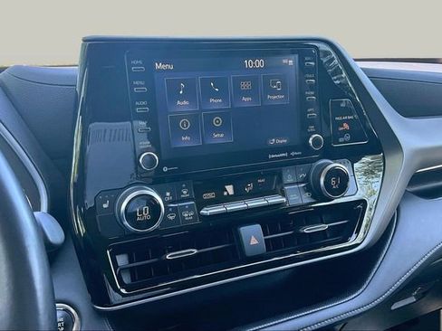 Used 2022 Toyota Highlander XLE AWD/4WD image 12