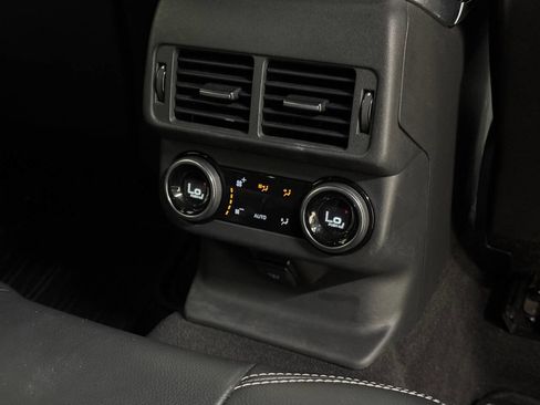 Used 2020 Land Rover Range Rover Velar R-Dynamic S image 31