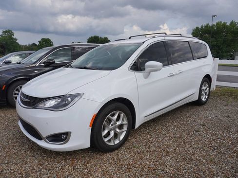Used 2020 Chrysler Pacifica Touring-L Plus w/ Tire & Wheel Group FWD image 1