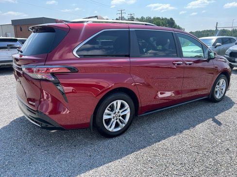 Used 2025 Toyota Sienna Limited AWD/4WD image 7