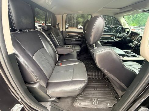 Used 2018 RAM 1500 Laramie w/ Convenience Group AWD/4WD image 28