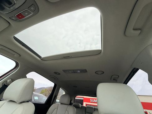 Used 2024 Kia Telluride EX w/ EX Captain's Chair Package image 23