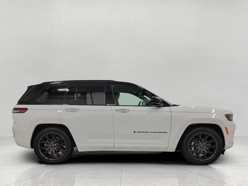 Used 2025 Jeep Grand Cherokee Summit w/ Obsidian Package AWD/4WD image 11