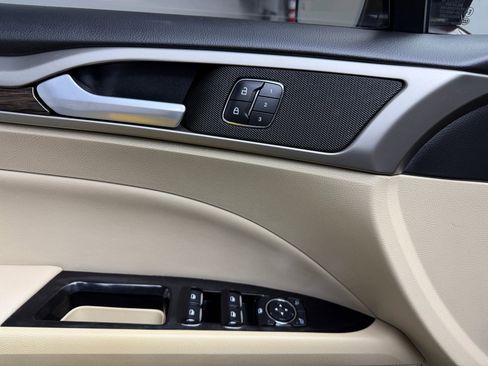 Used 2013 Ford Fusion SE image 25