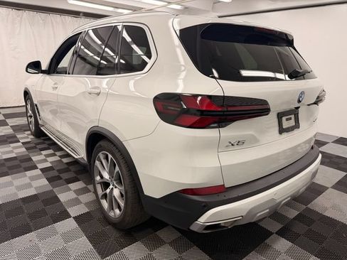 Used 2025 BMW X5 xDrive50e AWD/4WD image 3