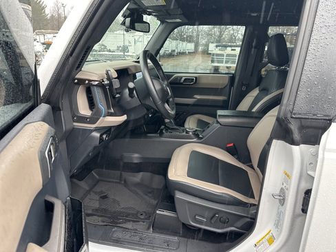 Used 2023 Ford Bronco Wildtrak image 13