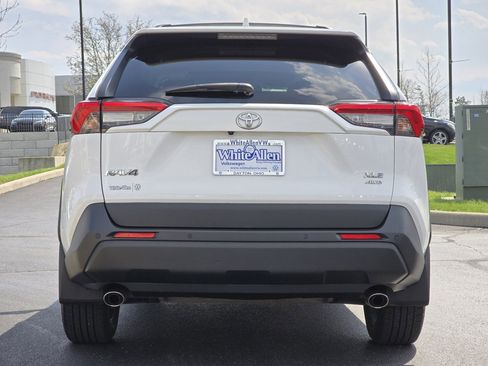 Used 2020 Toyota RAV4 XLE Premium image 24