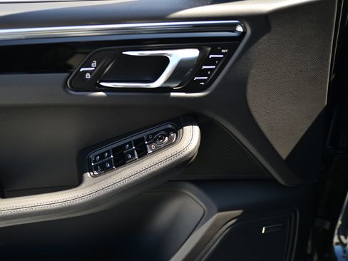 Used 2026 Porsche Macan image 29