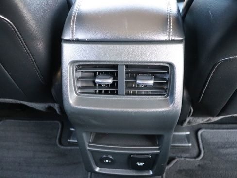 Used 2024 Ford Edge Titanium image 32