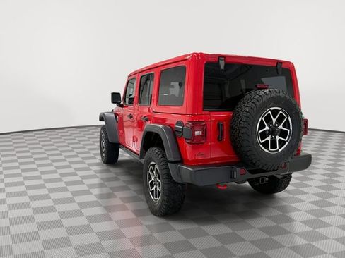 Used 2025 Jeep Wrangler Unlimited Rubicon w/ Convenience Group AWD/4WD image 8