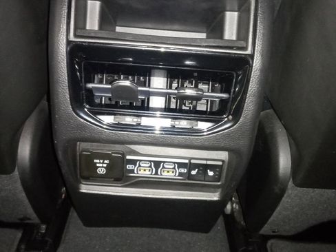 Used 2023 Jeep Grand Cherokee Limited w/ Luxury Tech Group II image 10