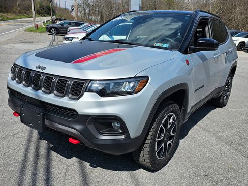 Used 2024 Jeep Compass Trailhawk AWD/4WD image 1