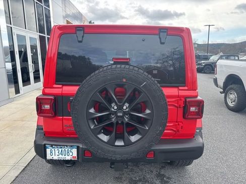 Used 2025 Jeep Wrangler Unlimited Sahara image 5