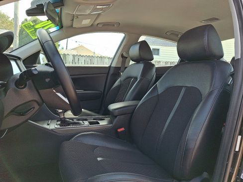 Used 2020 Kia Optima S image 13