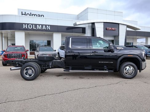 New 2026 GMC Sierra 3500 SLE image 2