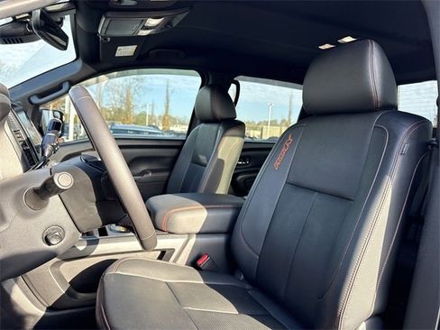 Used 2023 Nissan Titan PRO-4X w/ Pro-4x Convenience Package image 12