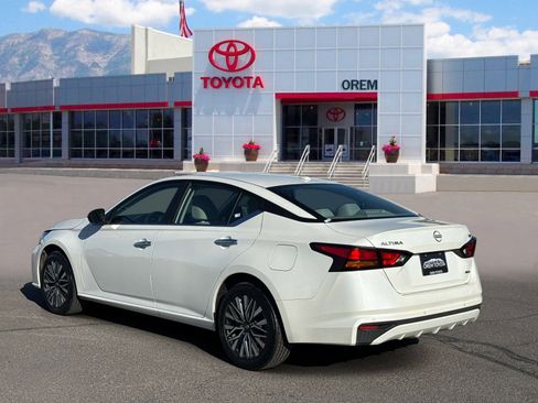 Used 2024 Nissan Altima 2.5 SV AWD/4WD image 5