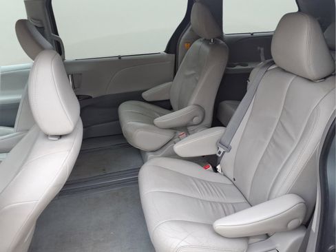 Used 2013 Toyota Sienna XLE FWD image 30