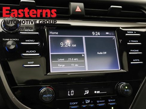 Used 2019 Toyota Camry SE FWD image 19