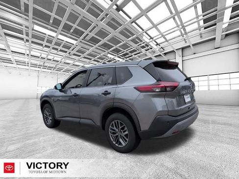 Used 2023 Nissan Rogue S image 5