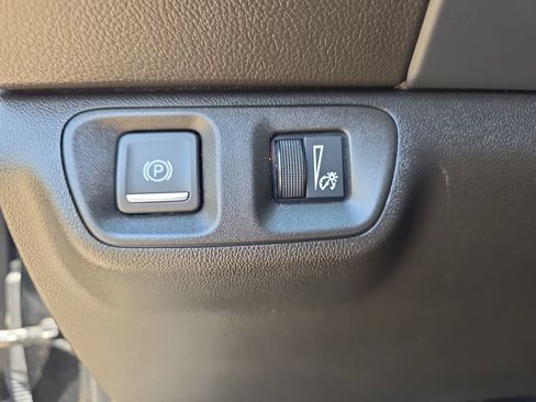 Used 2022 GMC Acadia SLE w/ Driver Convenience Package FWD image 27