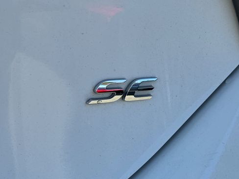 Used 2018 Toyota Corolla SE w/ Carpet Mat Package (TMS) image 7