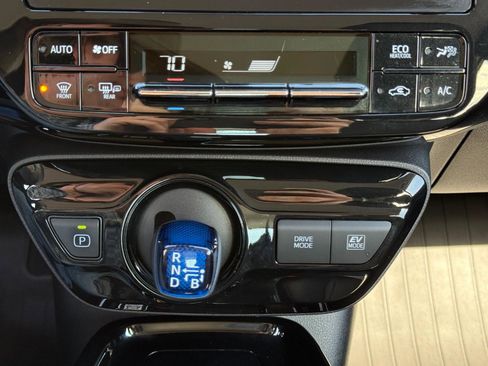 Used 2020 Toyota Prius XLE image 14