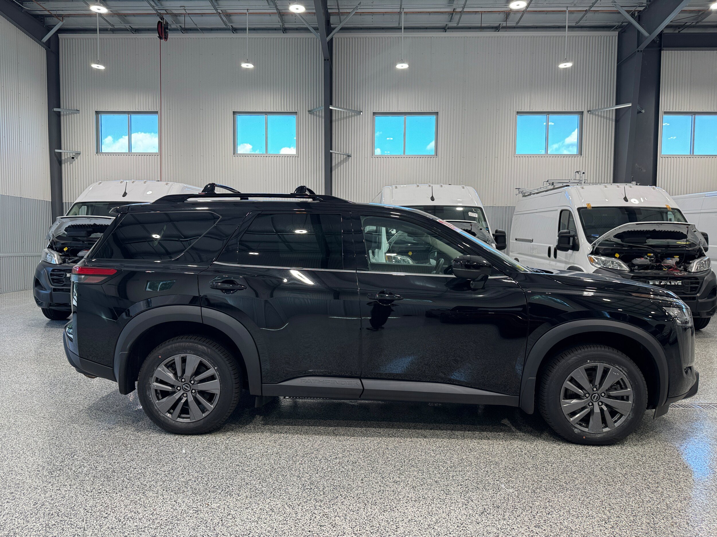 Used 2024 Nissan Pathfinder SV w/ SV Premium Package AWD/4WD image 5