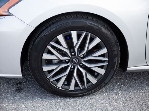 Used 2024 Nissan Altima 2.5 SV image 9