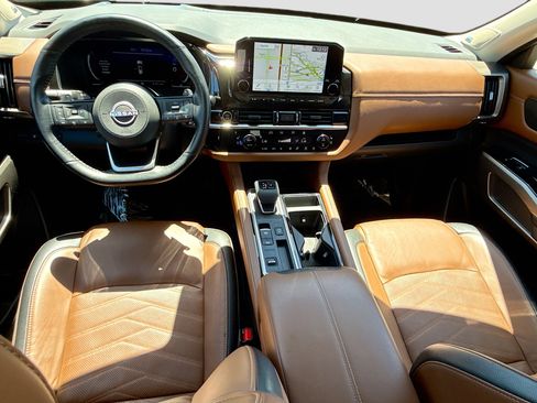 Used 2024 Nissan Pathfinder Platinum FWD image 16