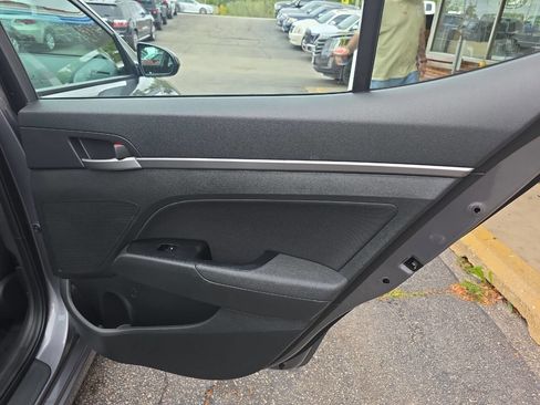 Used 2018 Hyundai Elantra Value Edition w/ Winter Weather Package image 27