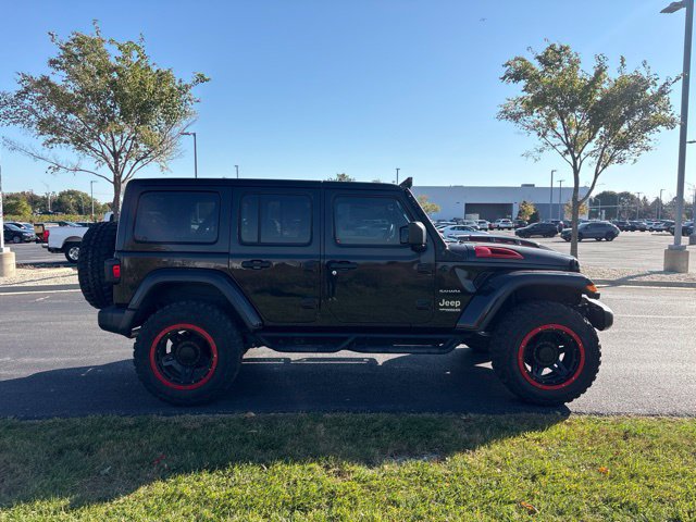Used 2018 Jeep Wrangler Unlimited Sahara w/ Uconnect 4C Nav & Sound Group AWD/4WD image 4