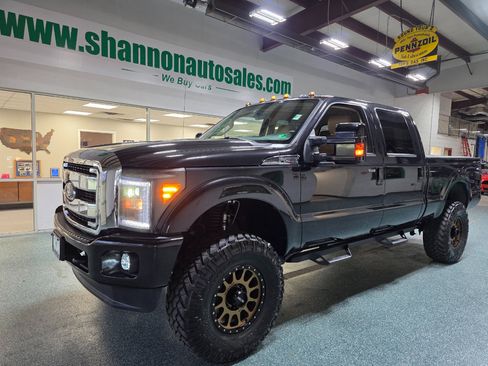 Used 2015 Ford F250 Lariat w/ Lariat Interior Package image 2