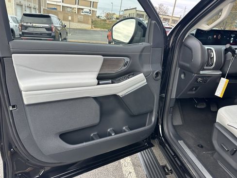 New 2025 Ford Expedition Max Platinum w/ Platinum Ultimate Package image 13