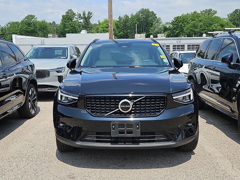 Used 2023 Volvo XC40 B5 Plus w/ Protection Package Premier AWD/4WD image 2