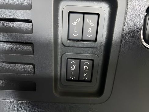 Used 2025 Buick Enclave Avenir AWD/4WD image 13