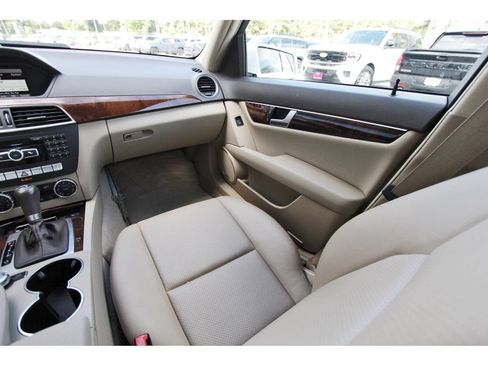 Used 2013 Mercedes-Benz C 250 Sedan image 12