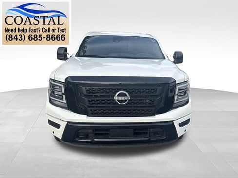 Used 2024 Nissan Titan SV w/ SV Convenience Package RWD image 2