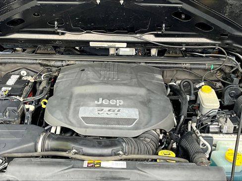 Used 2013 Jeep Wrangler Unlimited Sport AWD/4WD image 29