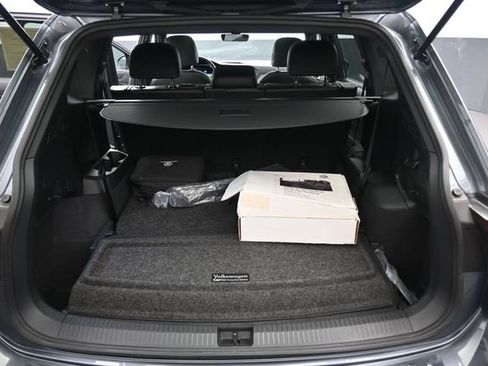 Used 2022 Volkswagen Tiguan SE R-Line FWD image 12
