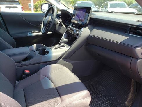 Used 2024 Toyota Venza LE AWD/4WD image 20