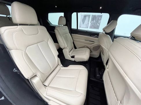 Used 2023 Jeep Grand Cherokee L Limited w/ Luxury Tech Group II AWD/4WD image 36
