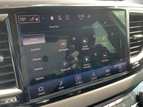 Used 2023 Chrysler Pacifica Touring-L FWD image 39