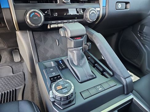 Certified 2025 Toyota Tacoma TRD Off-Road AWD/4WD image 15