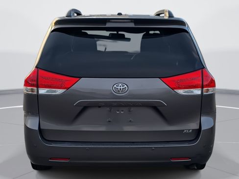 Used 2011 Toyota Sienna XLE image 6