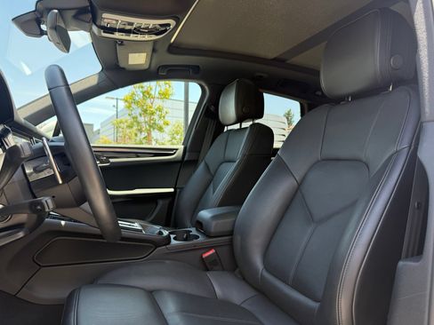 Used 2026 Porsche Macan AWD/4WD image 5