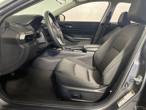 Used 2024 Nissan Altima 2.5 SV image 12