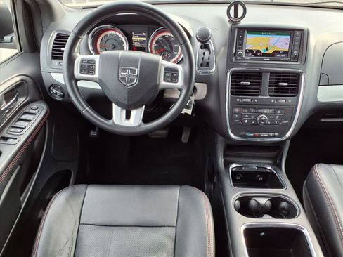 Used 2019 Dodge Grand Caravan GT image 2