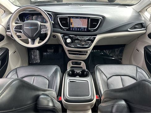 Used 2020 Chrysler Pacifica Limited w/ Advanced Safetytec Group image 4