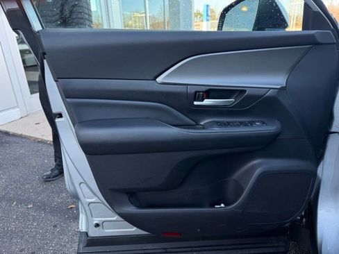 Used 2025 Toyota Grand Highlander AWD image 10